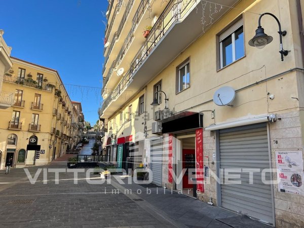 locale commerciale in vendita ad Agropoli