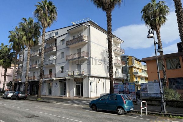 locale commerciale in vendita ad Agropoli