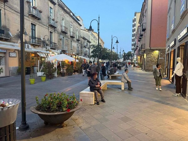 locale commerciale in vendita ad Agropoli