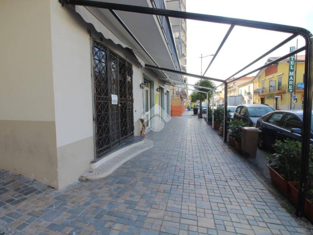 locale commerciale in vendita ad Agropoli