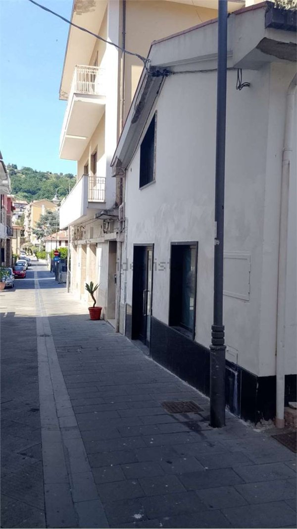 locale commerciale in vendita ad Agropoli