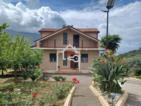 casa indipendente in vendita ad Albanella
