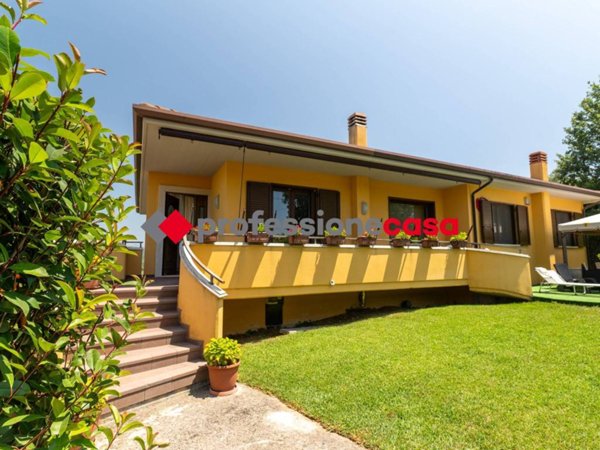 casa indipendente in vendita ad Albanella
