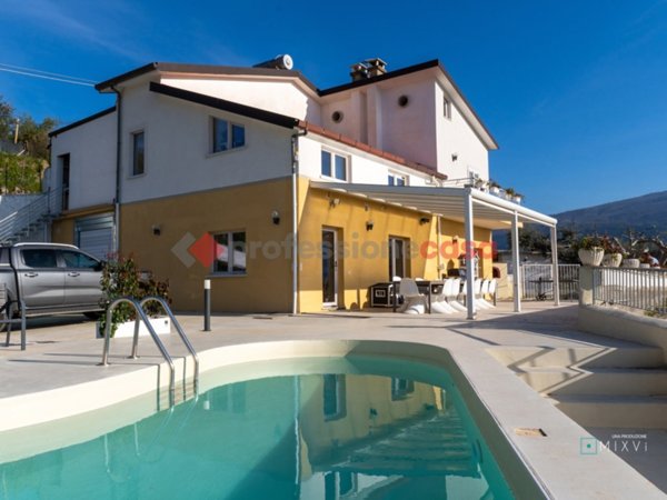 casa indipendente in vendita ad Albanella