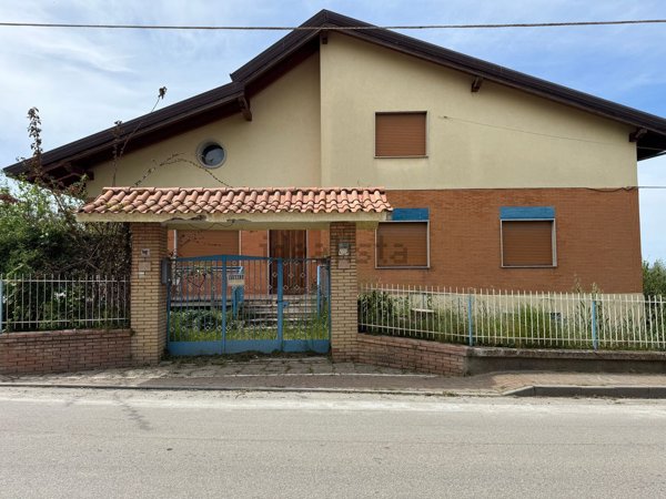 esavano in vendita ad Albanella