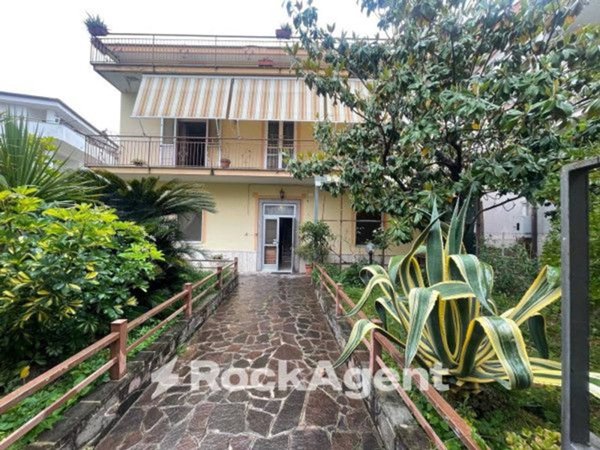 casa indipendente in vendita ad Albanella