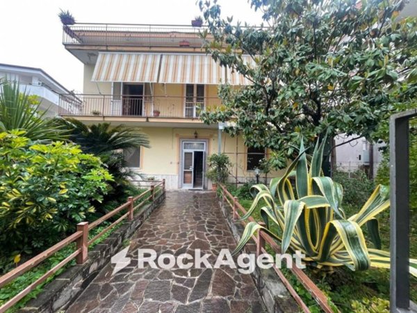 casa indipendente in vendita ad Albanella