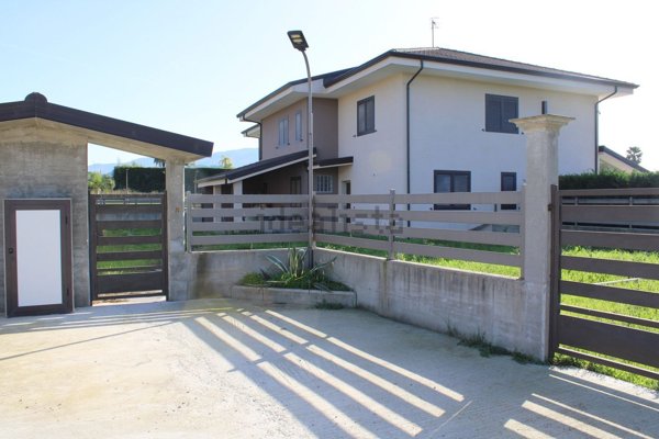 casa indipendente in vendita ad Albanella