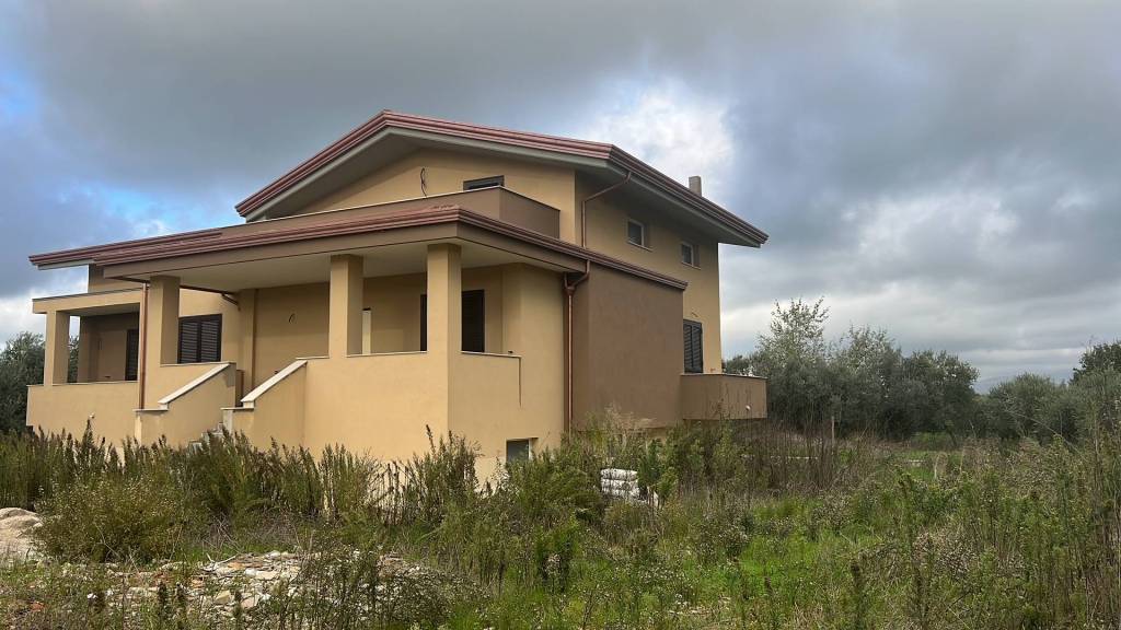 casa indipendente in vendita ad Altavilla Silentina