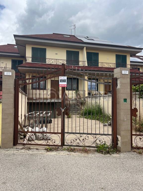 casa indipendente in vendita ad Altavilla Silentina in zona Cerrelli