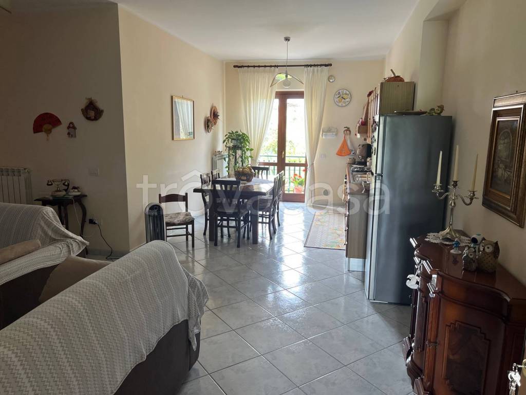 appartamento in vendita ad Altavilla Silentina in zona Cerrelli