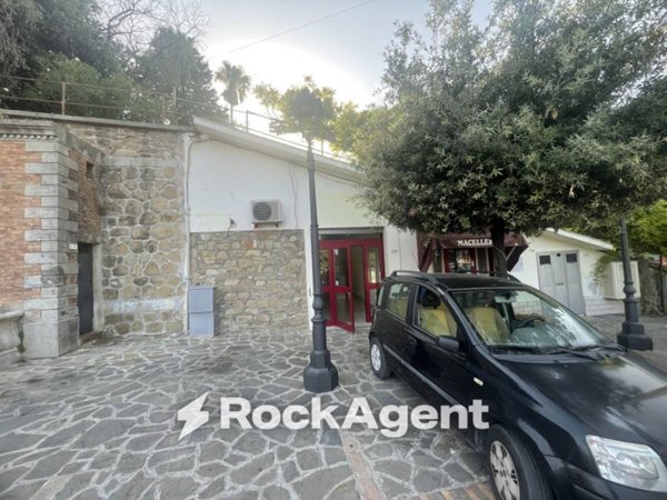 negozio in vendita ad Altavilla Silentina