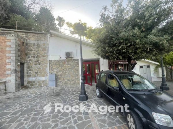 negozio in vendita ad Altavilla Silentina in zona Borgo Carillia