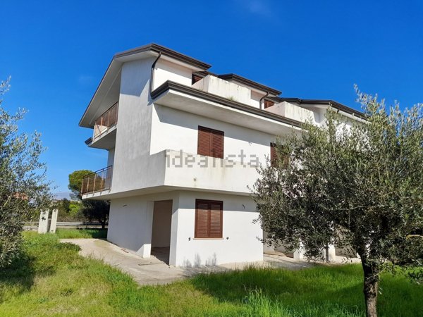 casa indipendente in vendita ad Altavilla Silentina