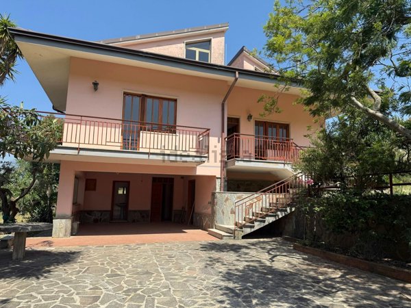 casa indipendente in vendita ad Altavilla Silentina