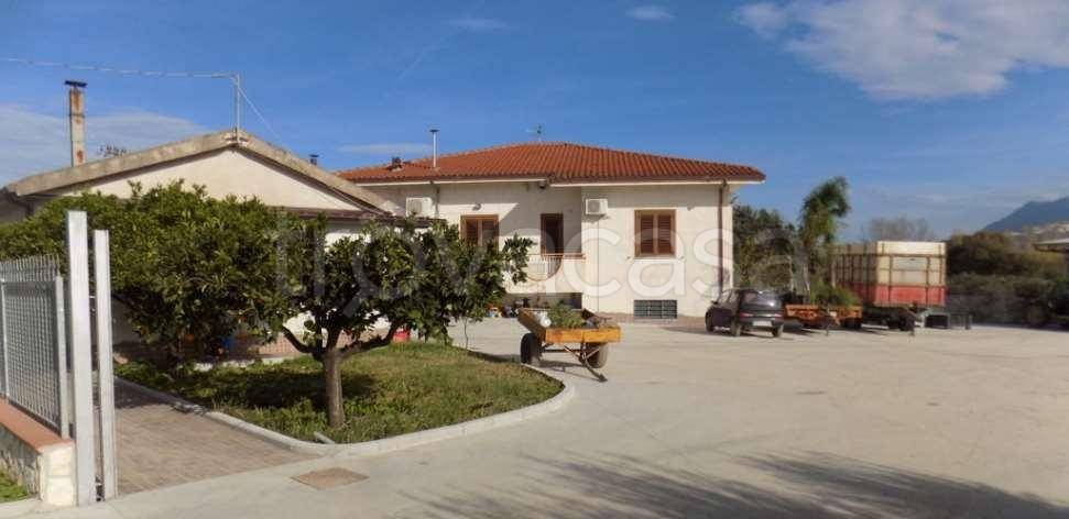 casa indipendente in vendita ad Altavilla Silentina