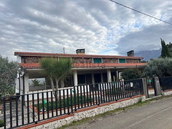 casa indipendente in vendita ad Altavilla Silentina in zona Borgo Carillia