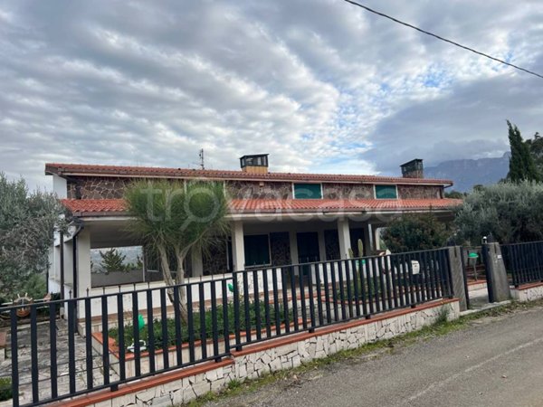casa indipendente in vendita ad Altavilla Silentina in zona Cerrocupo