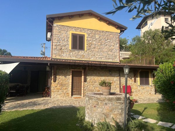 casa indipendente in vendita ad Altavilla Silentina in zona Cerrocupo