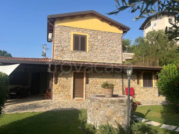 casa indipendente in vendita ad Altavilla Silentina in zona Cerrocupo