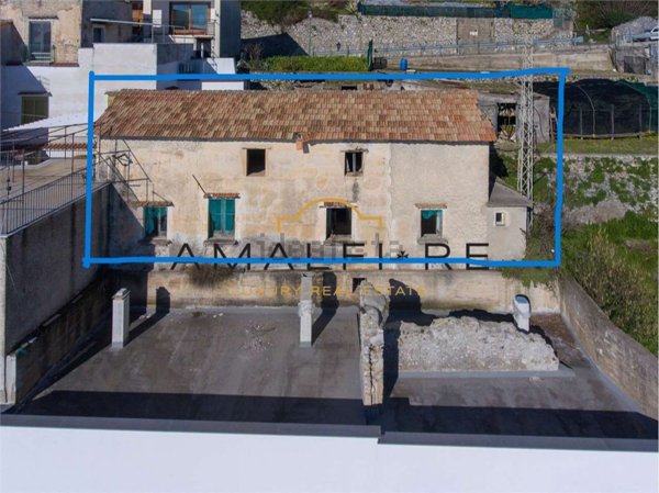 quadrivano in vendita ad Amalfi in zona Tovere