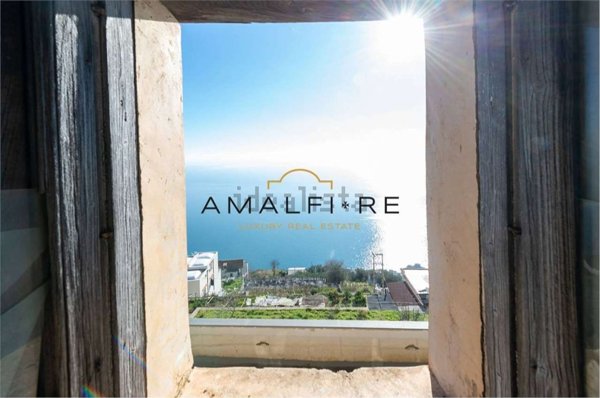 quadrivano in vendita ad Amalfi in zona Tovere