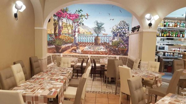 locale commerciale in vendita ad Amalfi