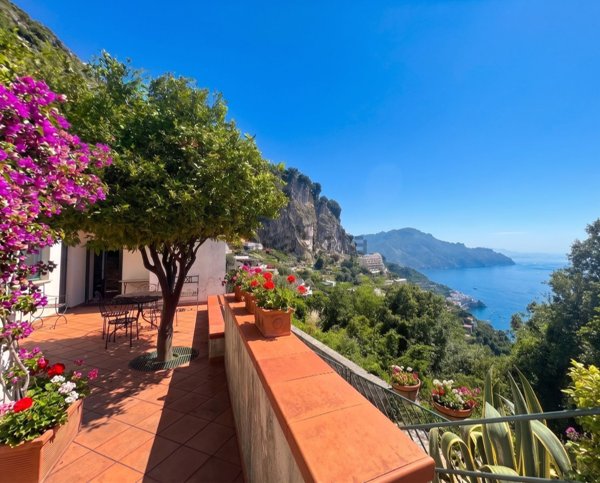 quadrivano in vendita ad Amalfi in zona Pastena/Lone