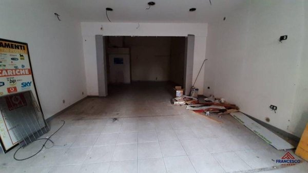 locale commerciale in vendita ad Angri
