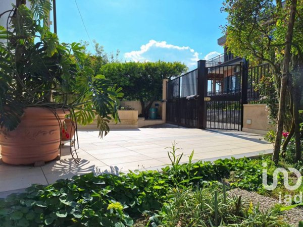 casa indipendente in vendita ad Angri