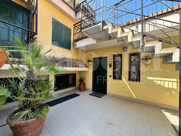 casa indipendente in vendita ad Angri