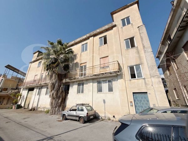 locale commerciale in vendita ad Angri