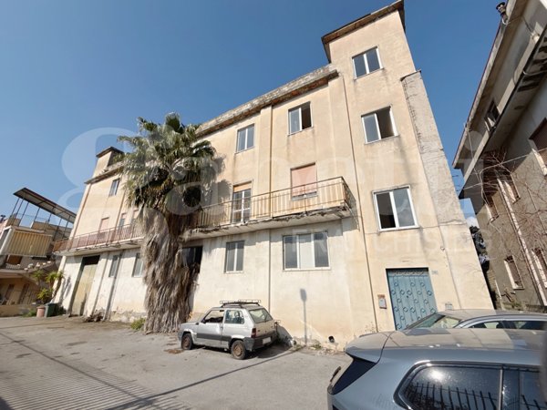 capannone in vendita ad Angri