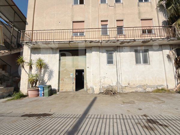 capannone in vendita ad Angri