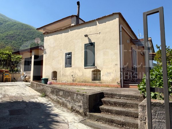 casa indipendente in vendita ad Angri