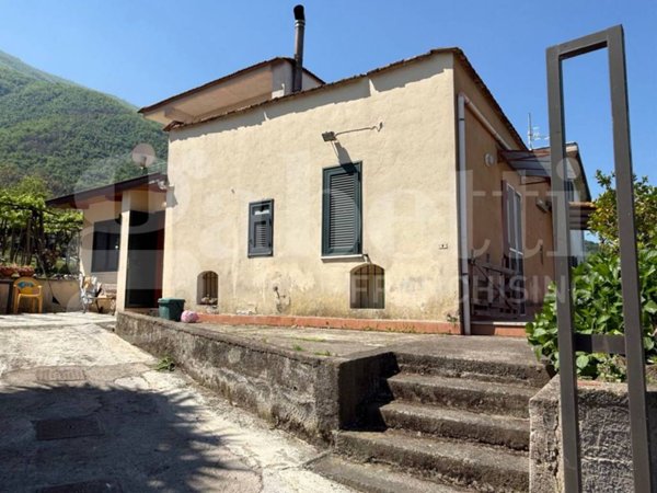 casa indipendente in vendita ad Angri