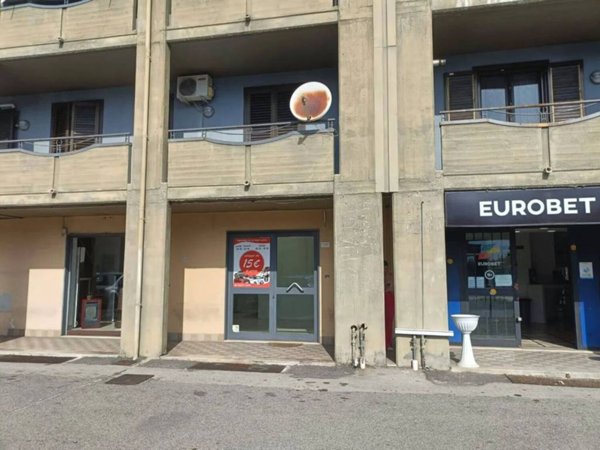 negozio in vendita ad Angri