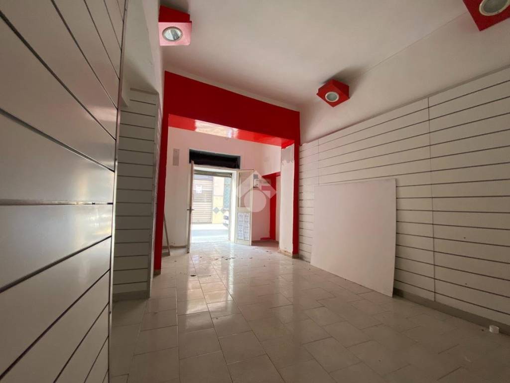locale commerciale in vendita ad Angri