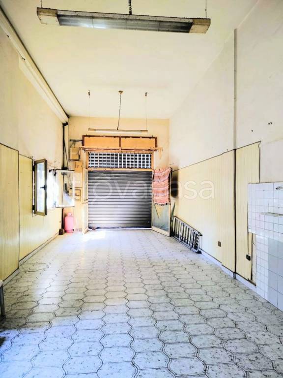 negozio in vendita ad Angri