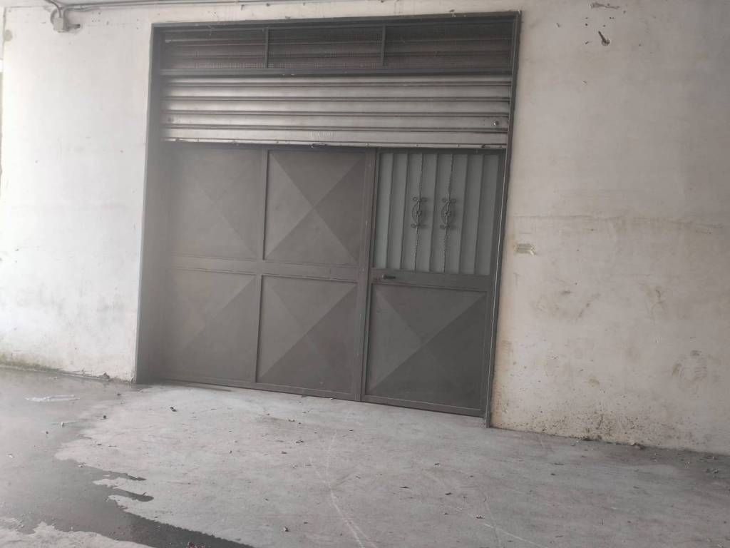 locale commerciale in vendita ad Angri