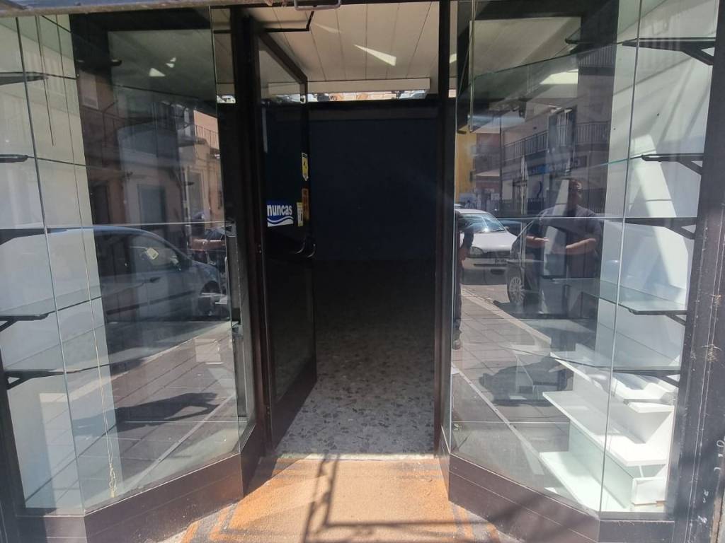 negozio in vendita ad Angri
