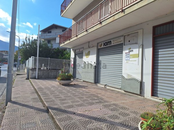 locale commerciale in vendita ad Angri