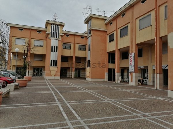 locale commerciale in vendita ad Angri