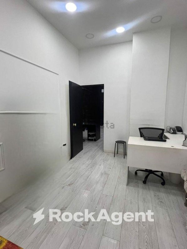 locale commerciale in vendita ad Angri