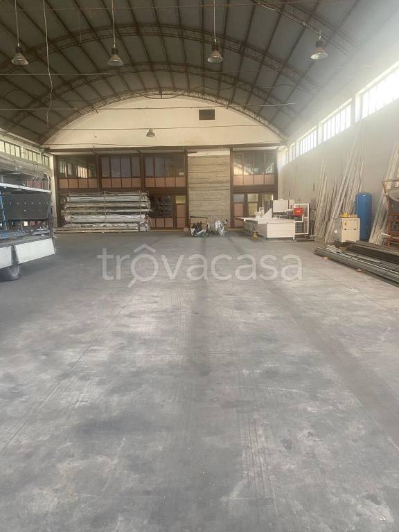 capannone in vendita ad Angri