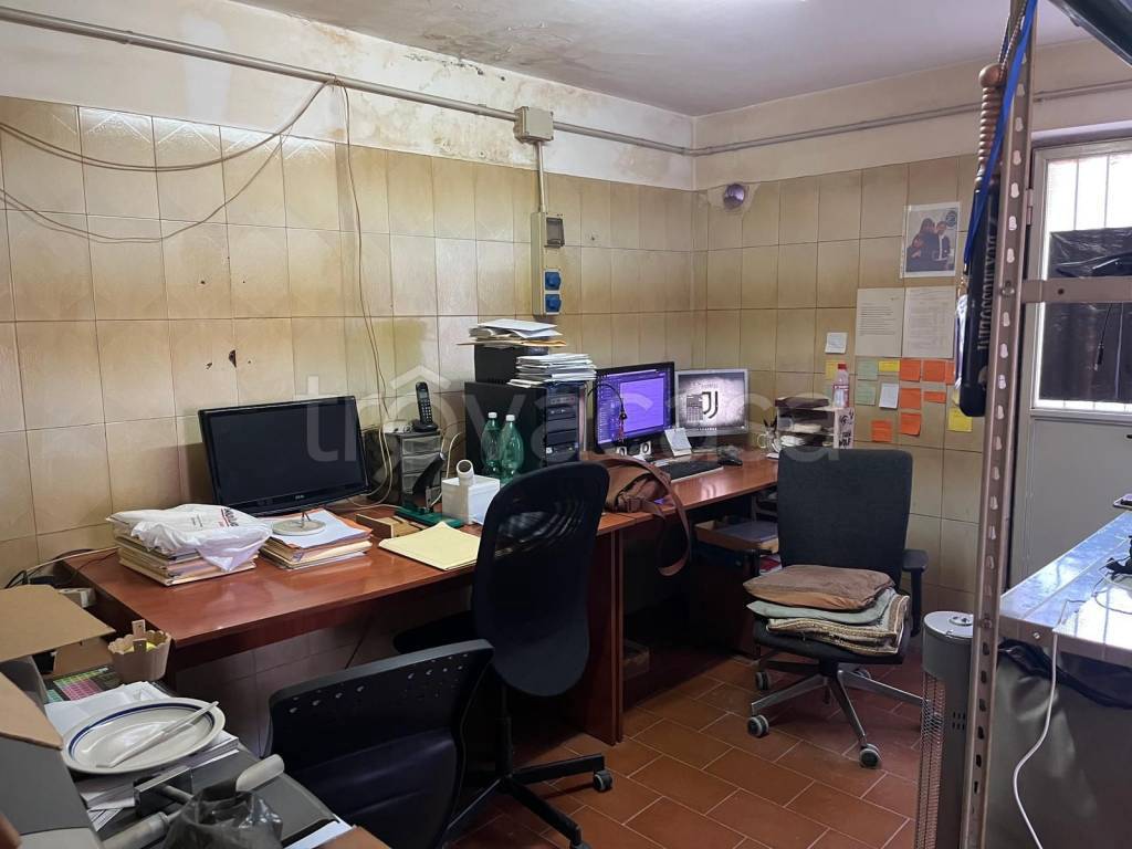 negozio in vendita ad Angri