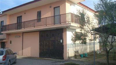 casa indipendente in vendita ad Angri