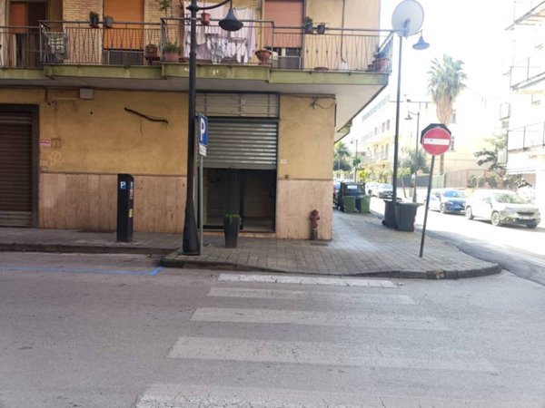 locale commerciale in vendita ad Angri