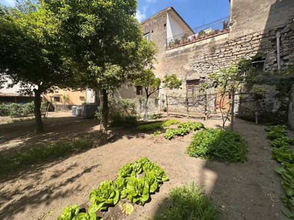 casa indipendente in vendita ad Angri