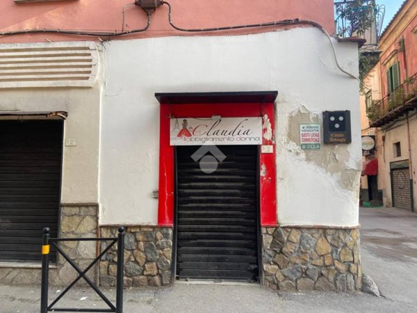 locale commerciale in vendita ad Angri